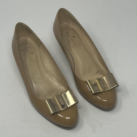 Kate Spade wedge shoes 7B almond toe taupe patent leather bow gold - Picture 1 of 10